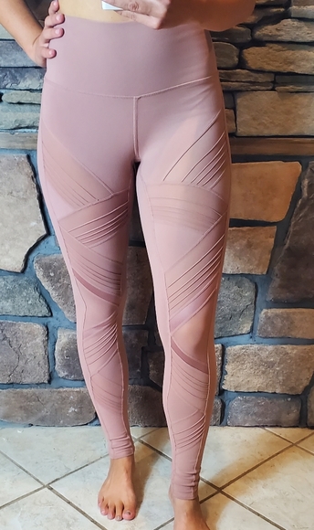 Alo Yoga Rosewater Ultimate High Waisted Leggings - Picture 5 of 9